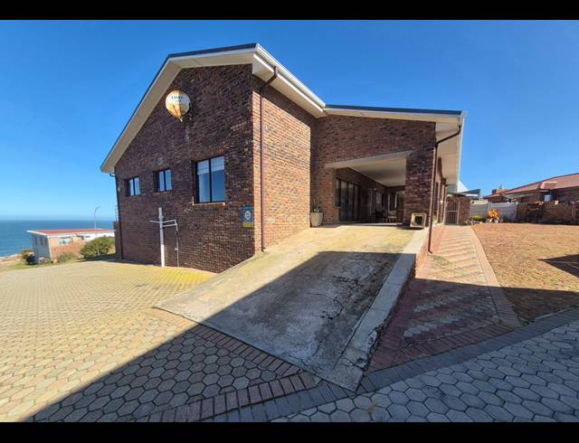 5 BEDROOM HOUSE FOR SALE IN DANA BAY